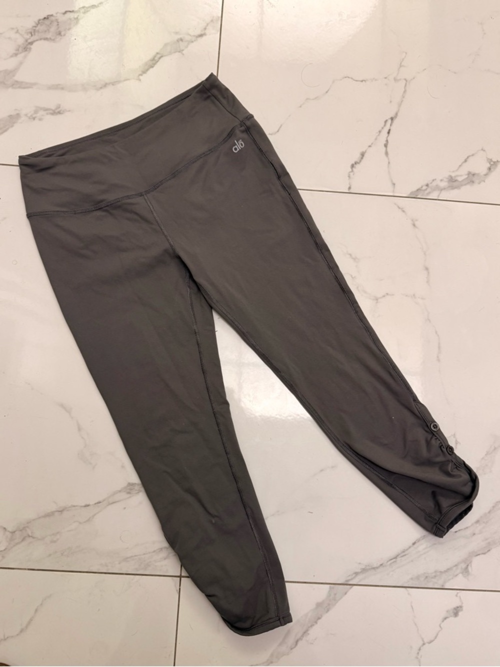 ALO Yoga Charcoal Gray Logo Cropped Leggings